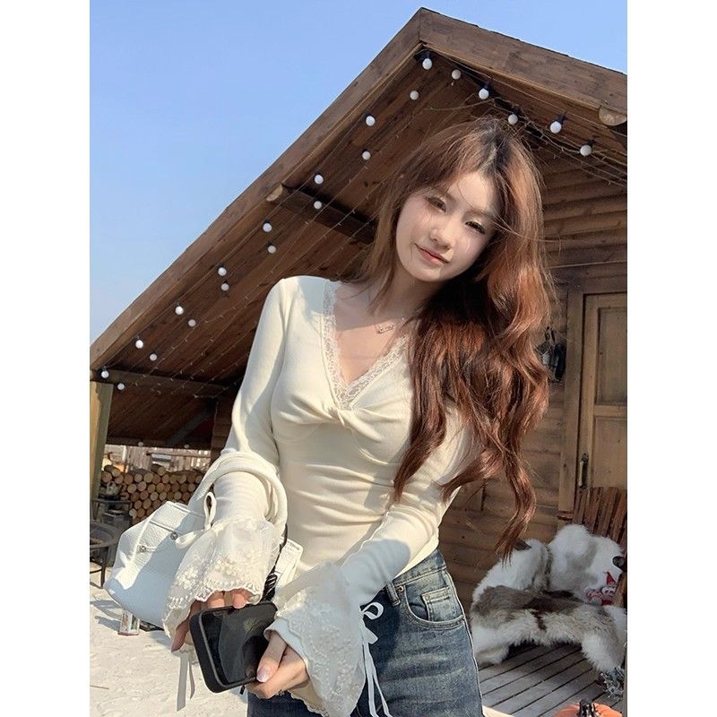 MY14411# 杏色V领扭结蕾丝拼接T恤女喇叭袖打底修身显瘦上衣女裝貨源...