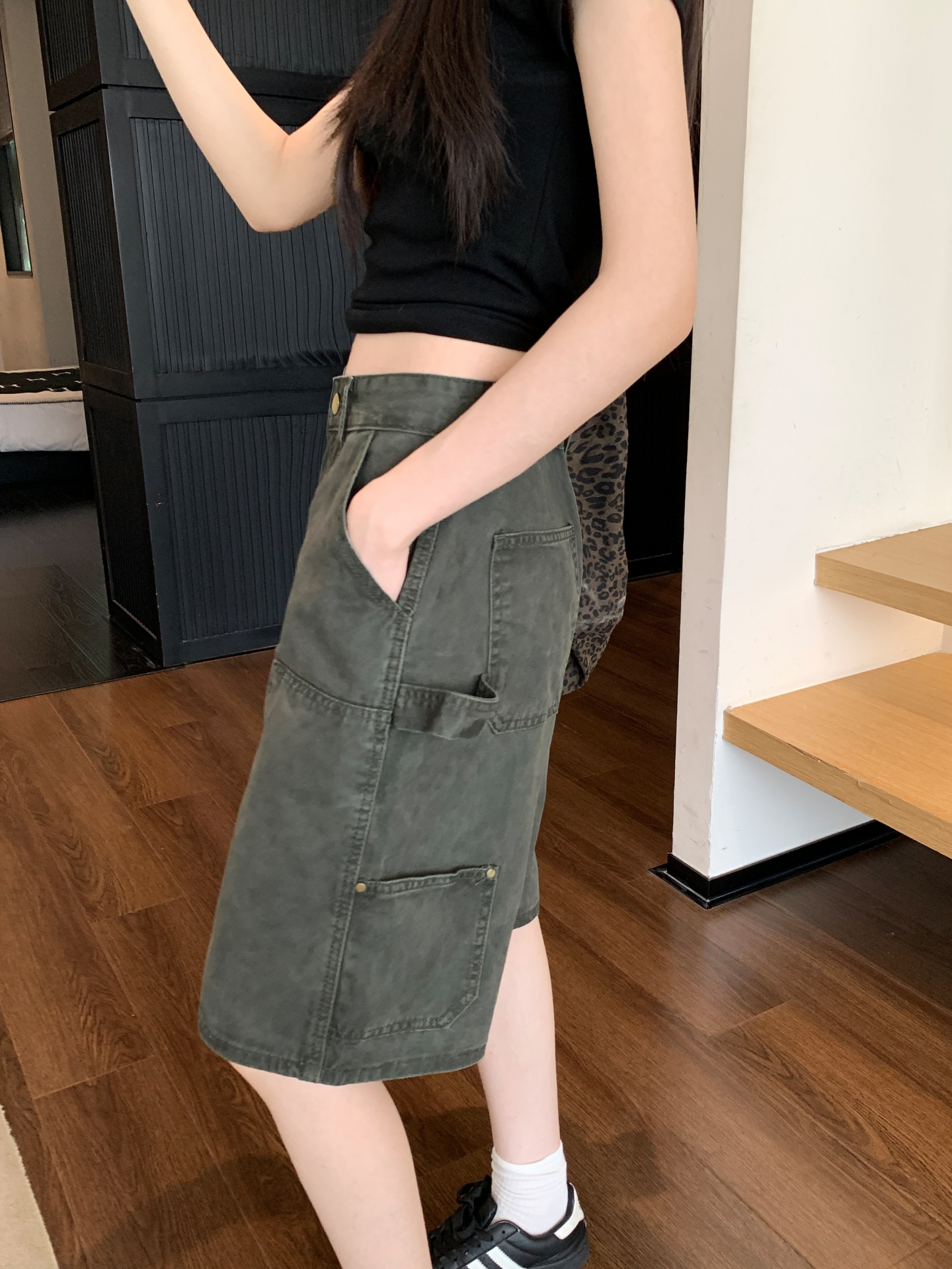 美式工裝牛仔短褲女夏季薄款軍綠色休閑通勤五分褲