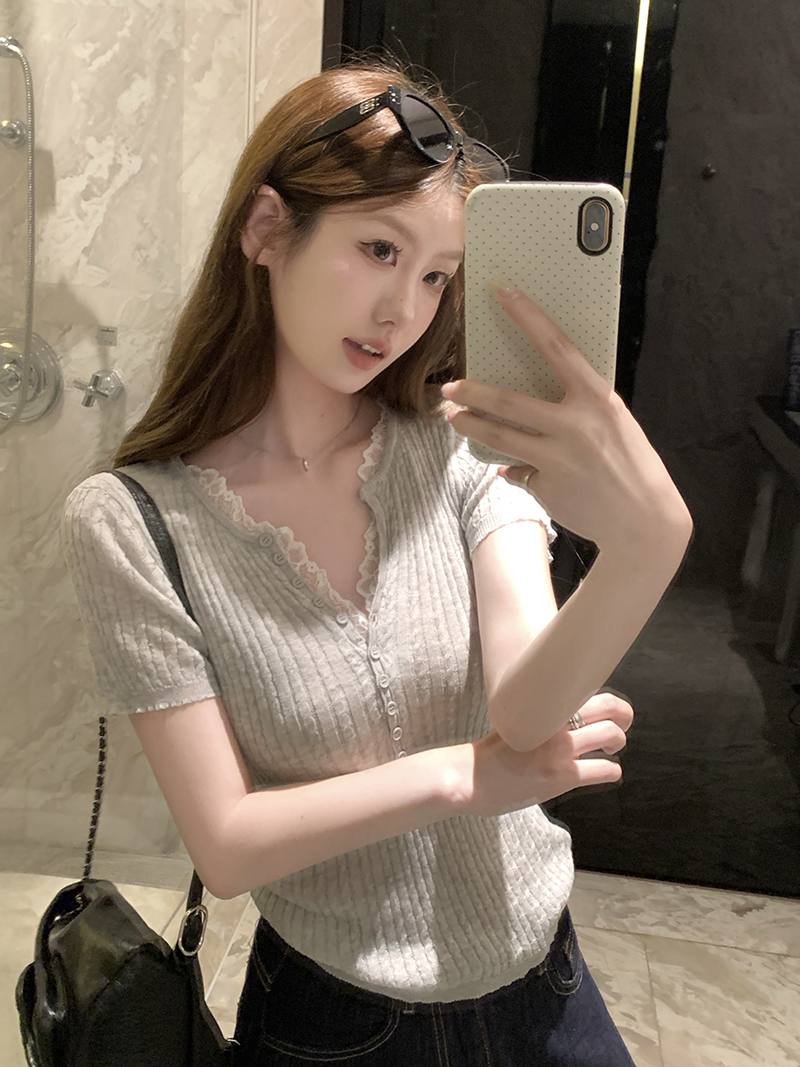 實拍~夏季薄V領針織T恤女蕾絲半開扣坑條修身顯瘦正肩上衣