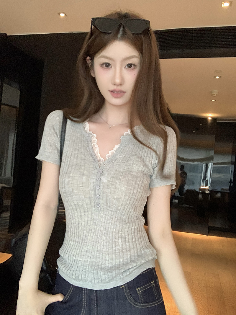 實拍~夏季薄V領針織T恤女蕾絲半開扣坑條修身顯瘦正肩上衣