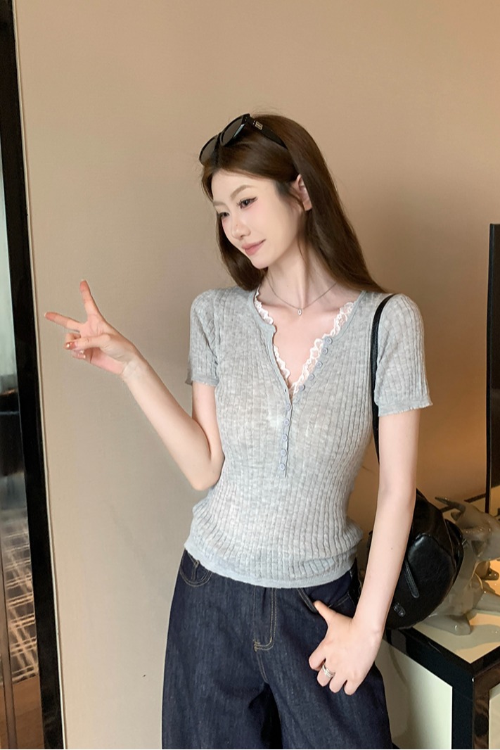實拍~夏季薄V領針織T恤女蕾絲半開扣坑條修身顯瘦正肩上衣