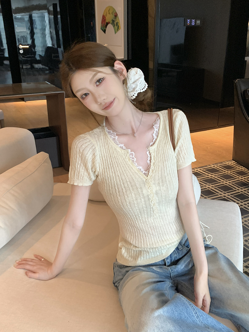 實拍~夏季薄V領針織T恤女蕾絲半開扣坑條修身顯瘦正肩上衣