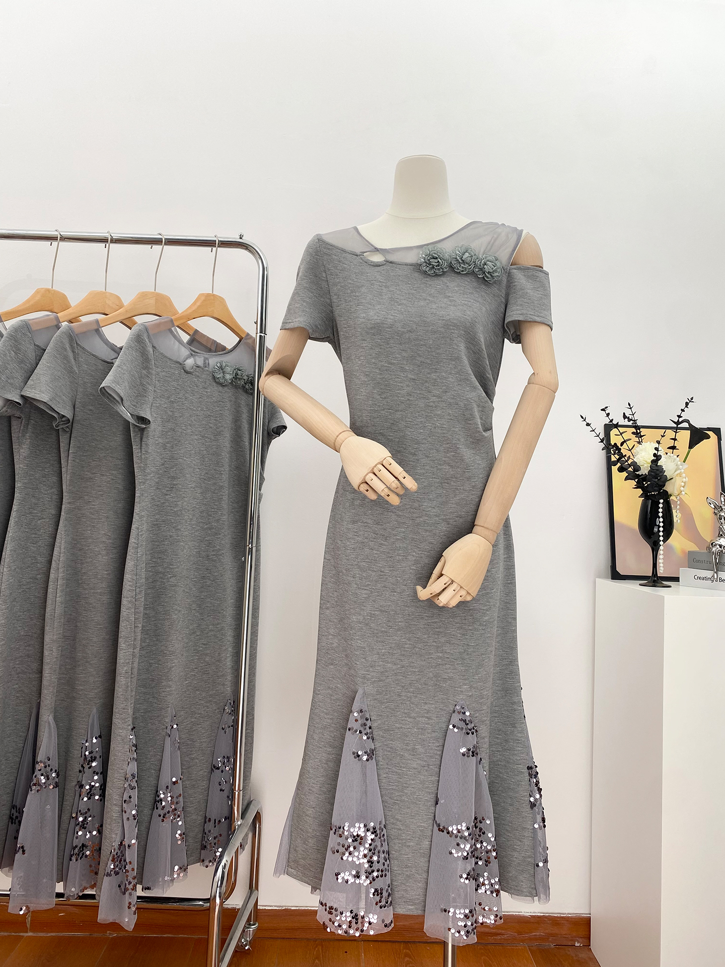 RY3393# 灰色法式露肩连衣裙女2026夏季显瘦减龄超好看独特漂亮高级...