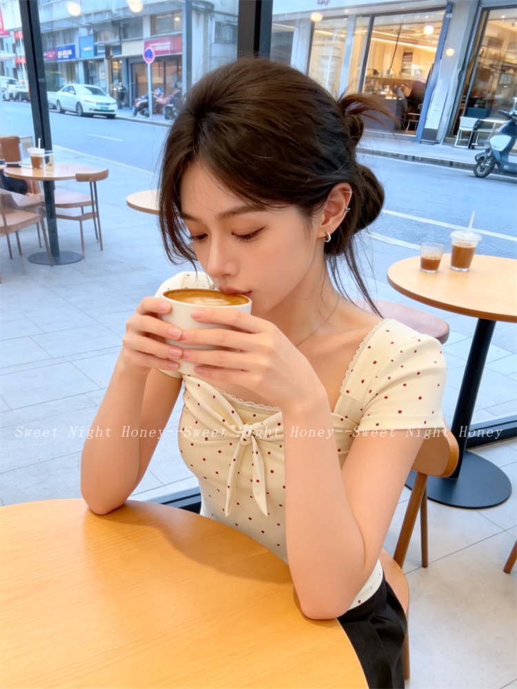 已出貨 美波點綁帶方領花邊拼接短袖上衣女修身顯瘦減齡上衣