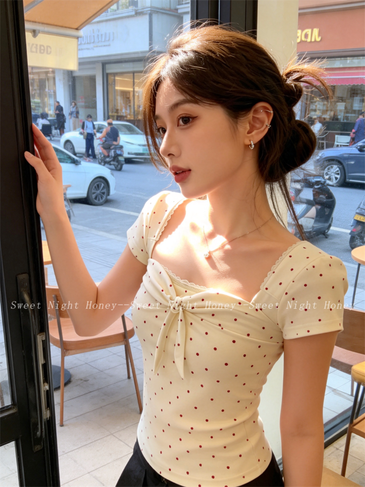 已出貨 美波點綁帶方領花邊拼接短袖上衣女修身顯瘦減齡上衣