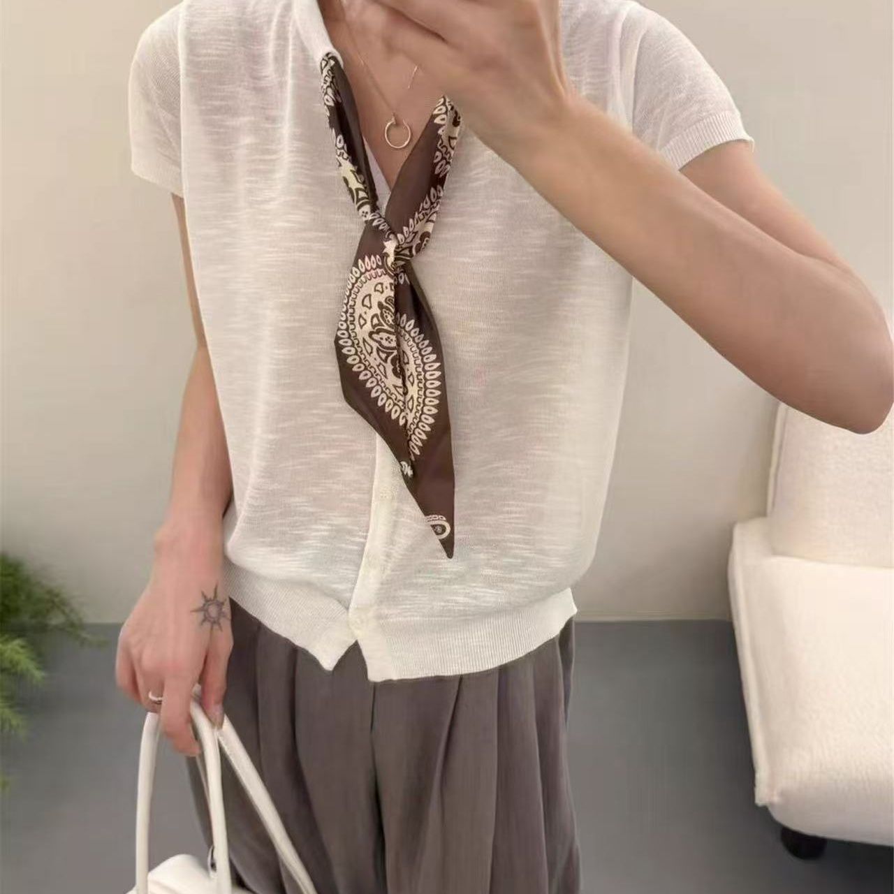 夏季V領開衫針織衫T恤女小個子高級感慵懶韓系復古上衣送絲巾