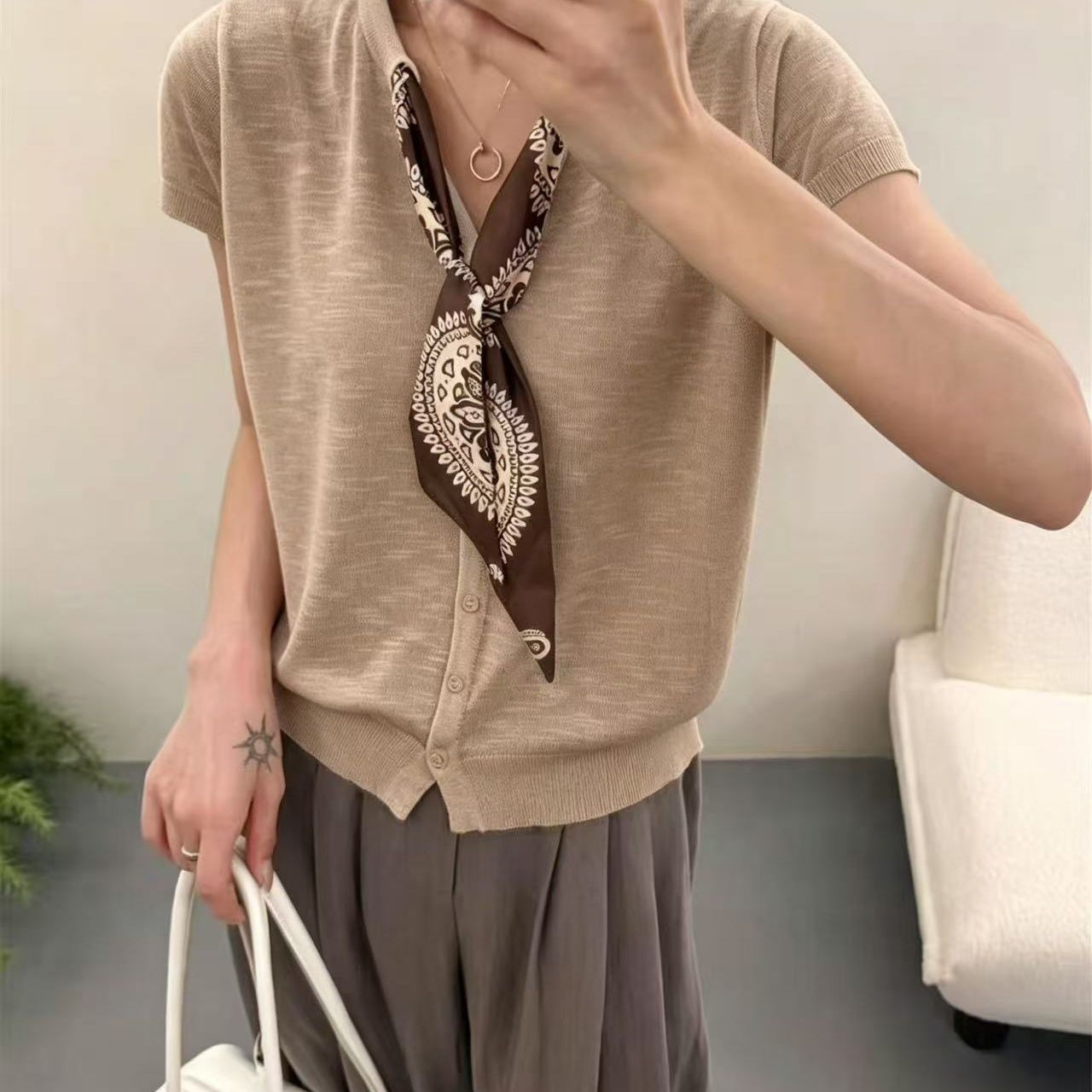 夏季V領開衫針織衫T恤女小個子高級感慵懶韓系復古上衣送絲巾