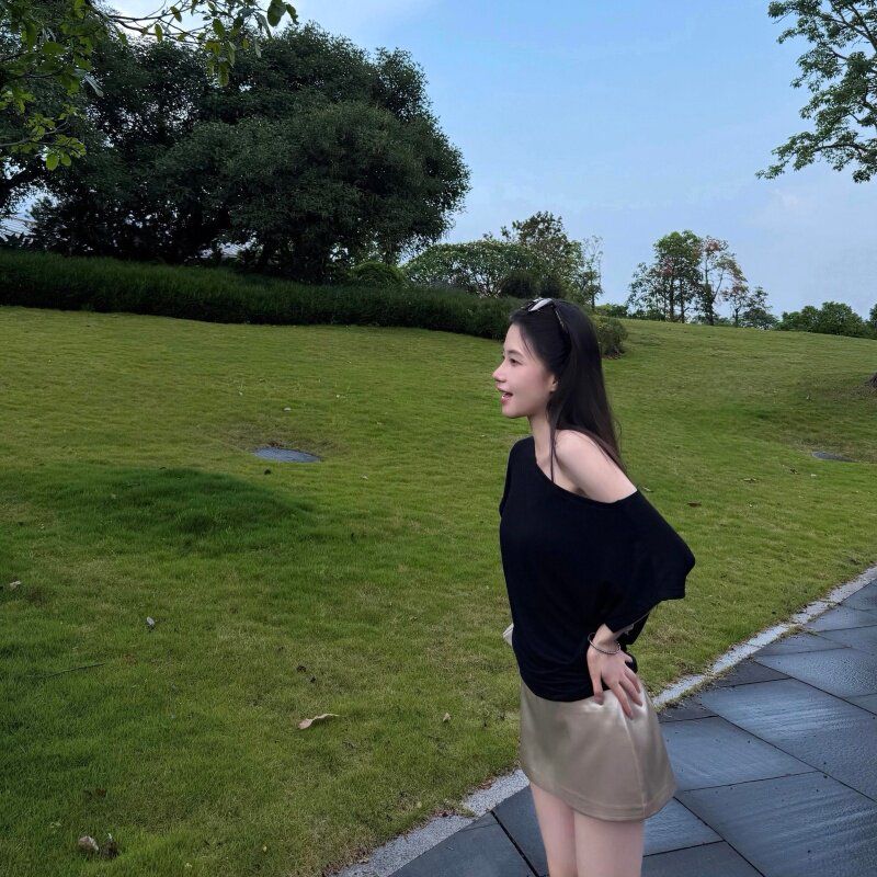 黑色斜肩短袖 T 恤女純欲風修身顯瘦露肩設計感氣質上衣