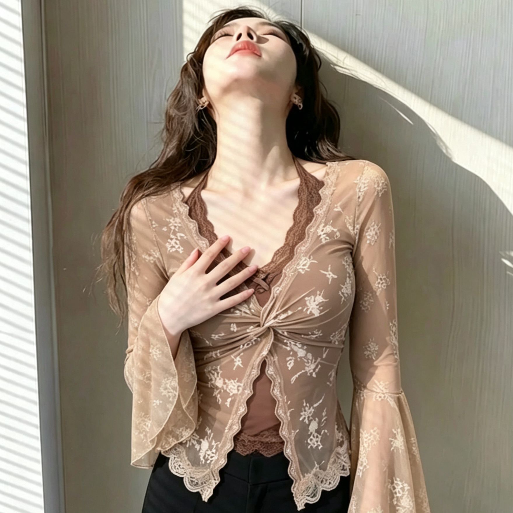 純欲蕾絲V領喇叭袖系帶襯衫女夏季新款顯瘦氣質上衣潮