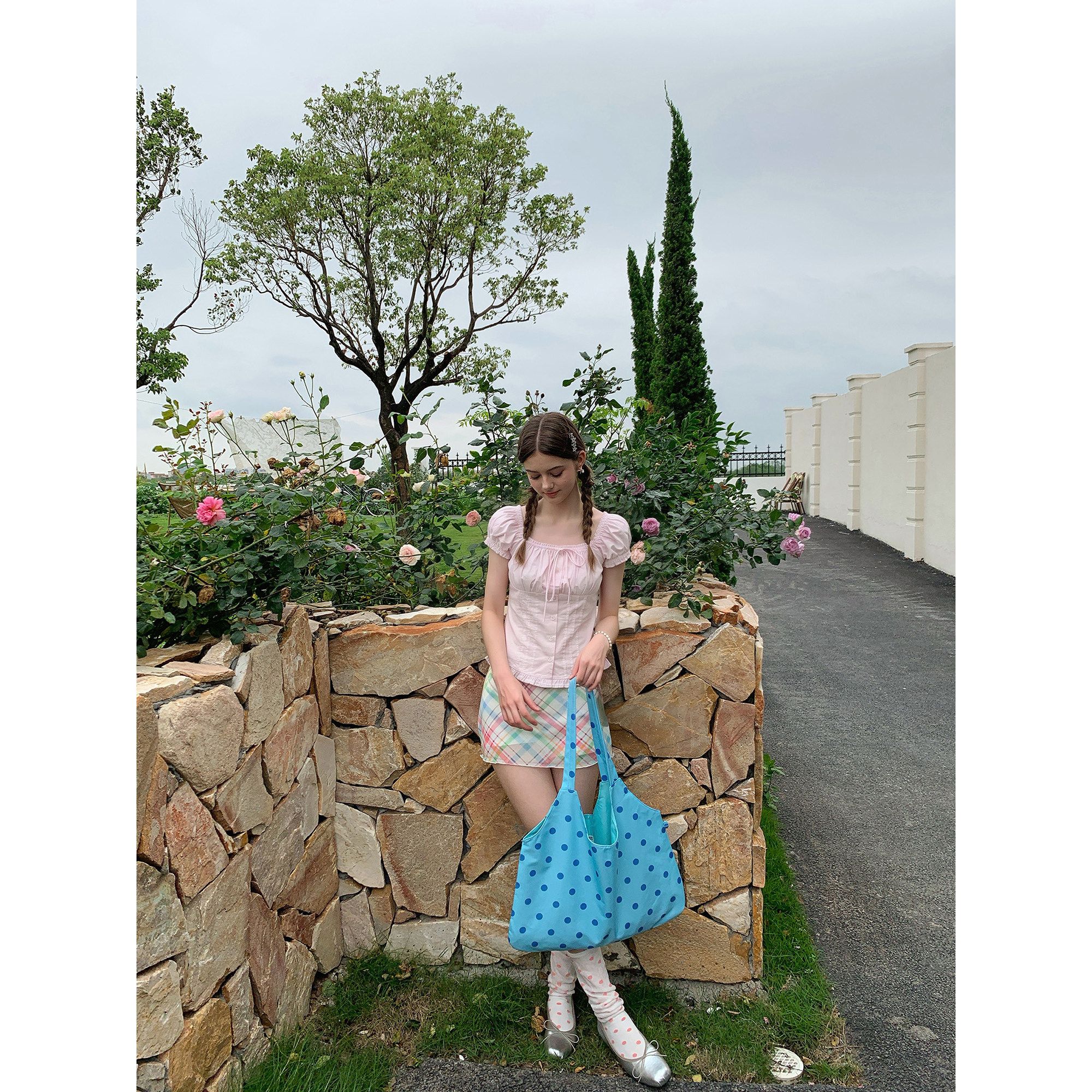法式粉色方領泡泡袖收腰短款上衣女純欲風夏季甜妹褶皺修身 T 恤