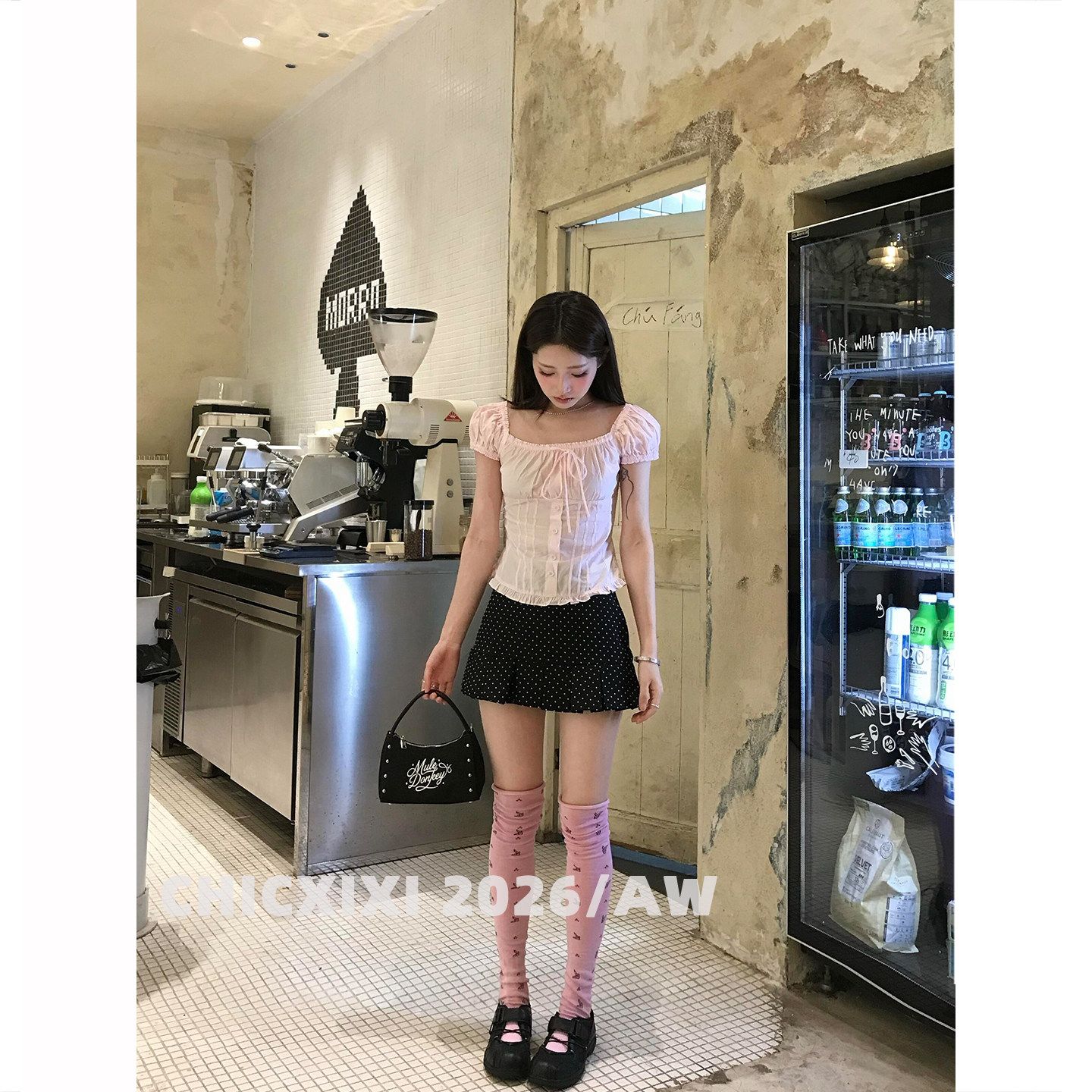 性感粉色方領泡泡袖收腰短款上衣女純欲風夏季甜妹褶皺修身 T 恤
