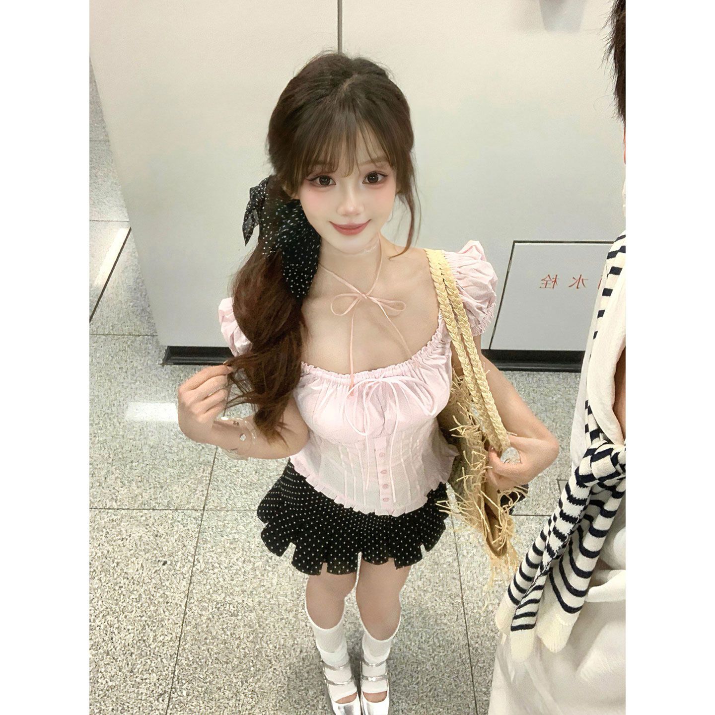 粉色方領泡泡袖收腰短款上衣女純欲風夏季甜妹褶皺修身 T 恤