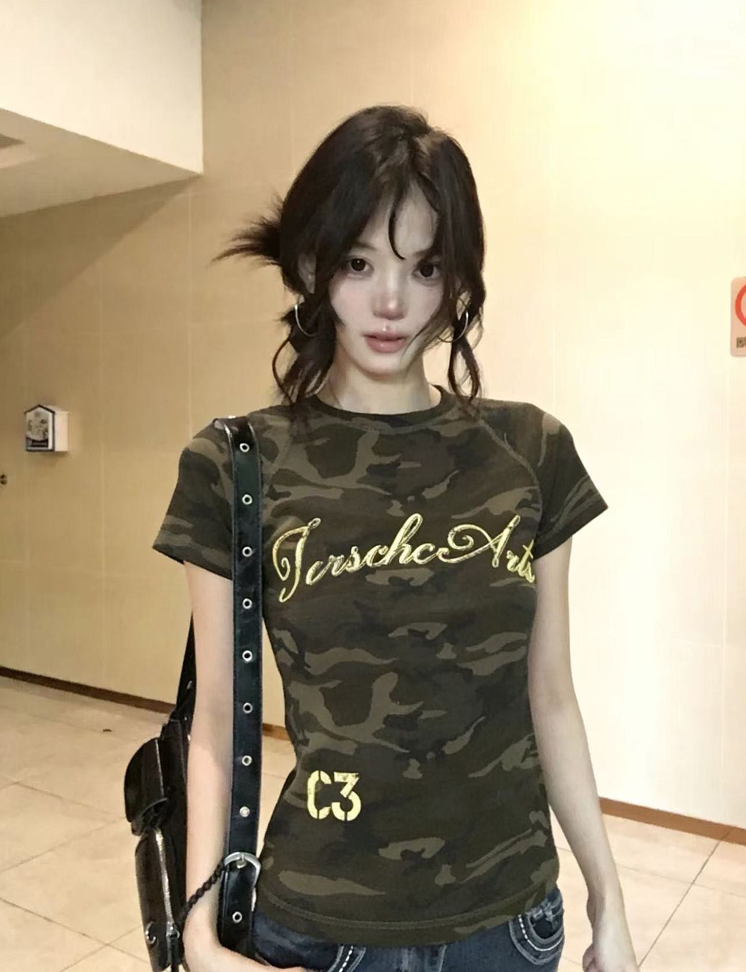 美式辣妹風迷彩印花修身短袖 T 恤女夏季顯瘦收腰短款上衣