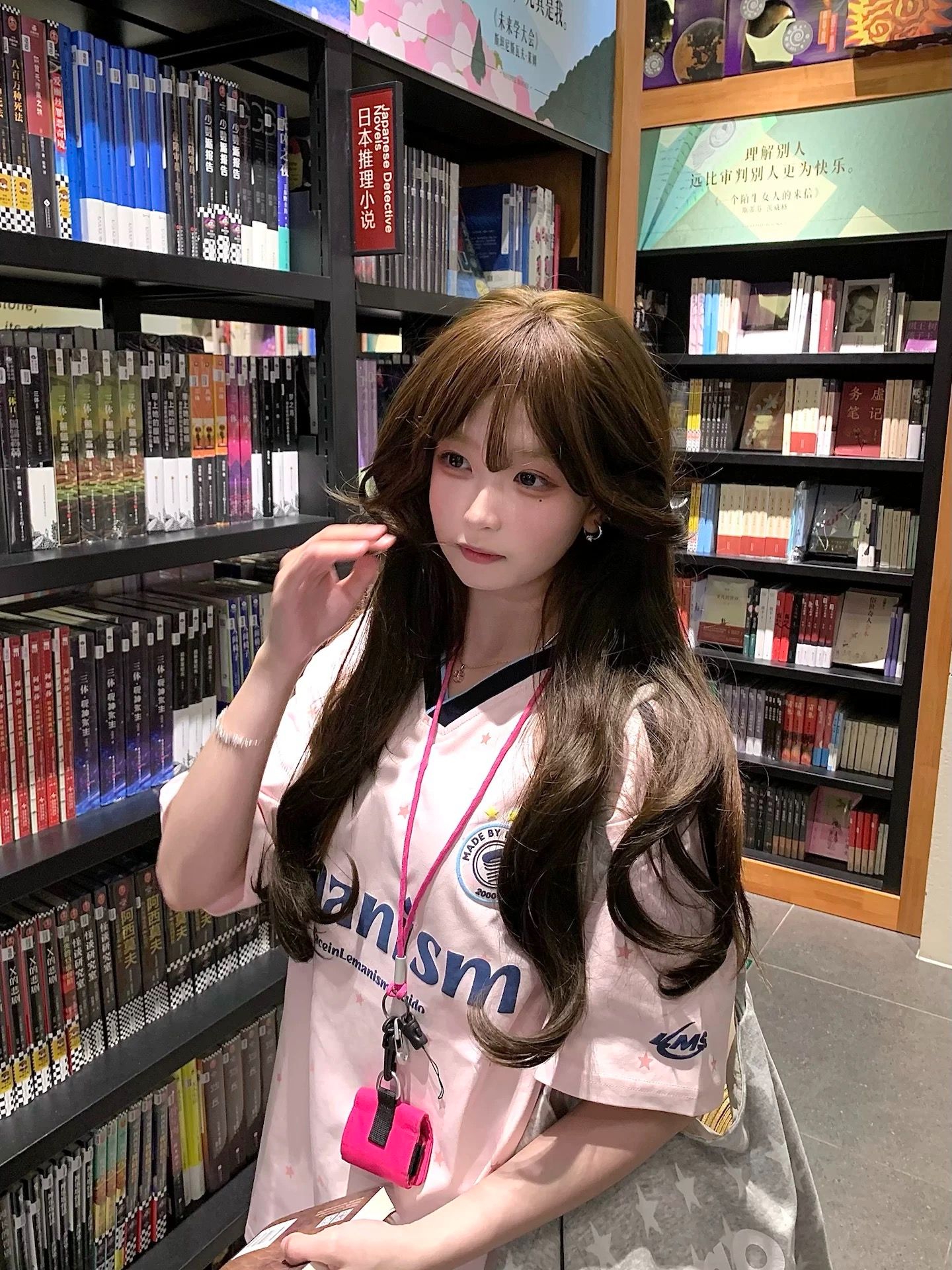 粉色星星印花 V 領撞色短袖 T 恤女夏季學院風寬松休閑百搭上衣