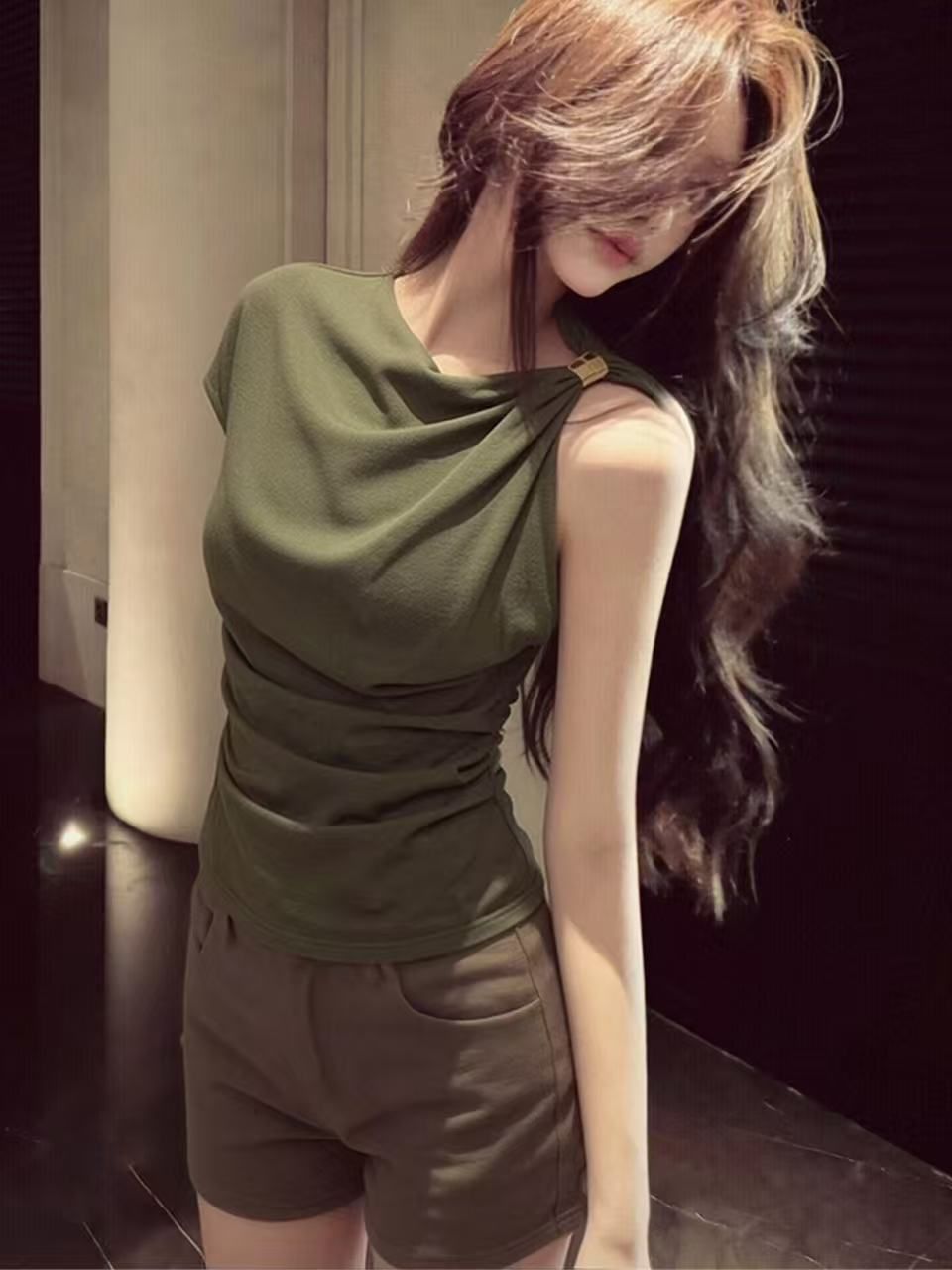 純欲綠色扭結金屬扣無袖上衣女夏季辣妹風收腰顯瘦氣質百搭 T 恤