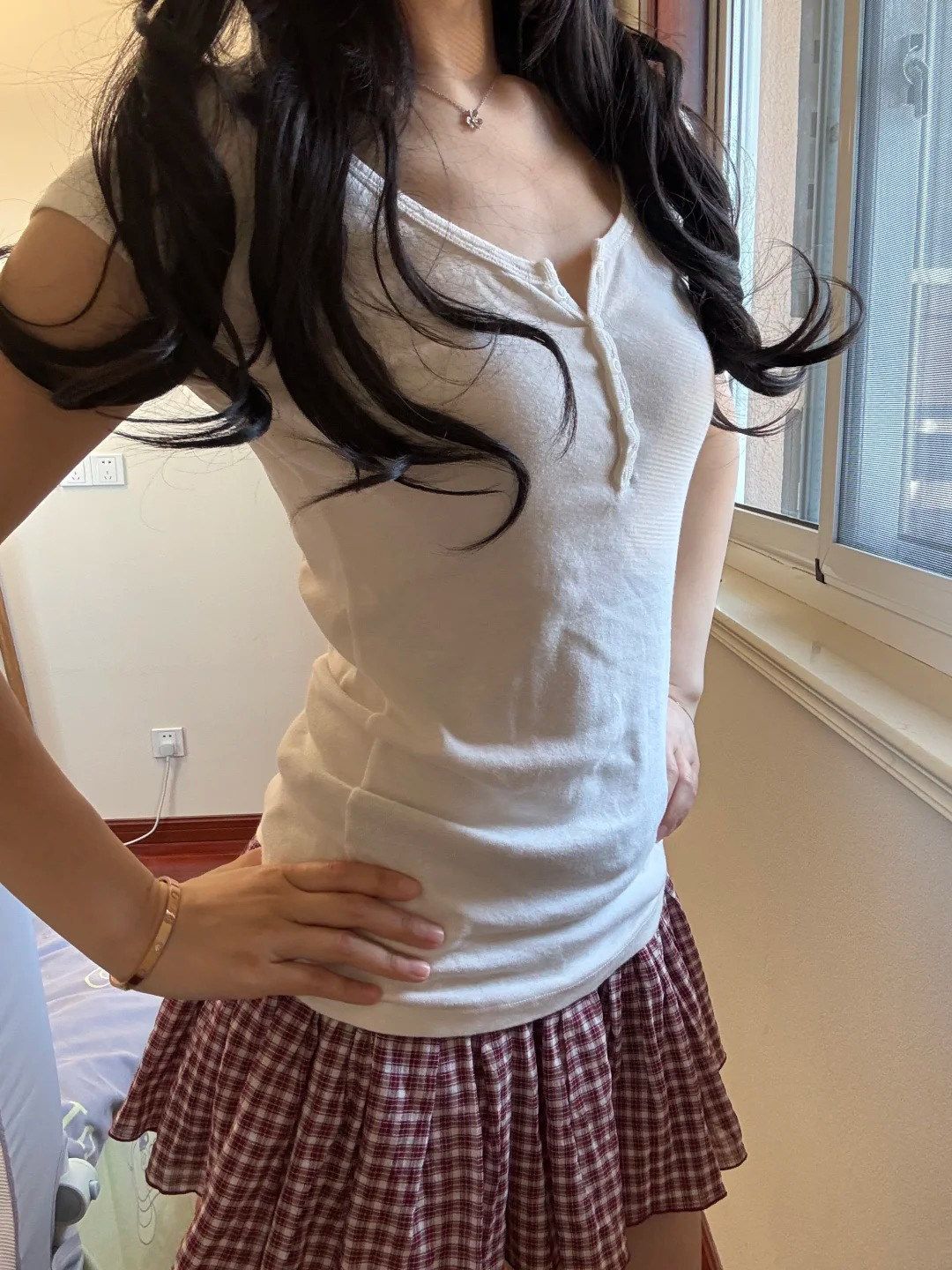 白色亨利領修身短袖 T 恤女夏季純欲風收腰顯瘦百搭上衣