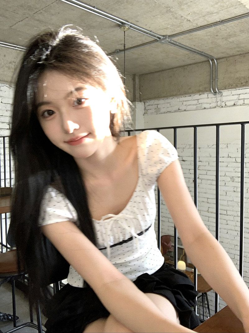 撞色波點印花短袖T恤2026夏季新款泡泡袖系帶辣妹上衣女