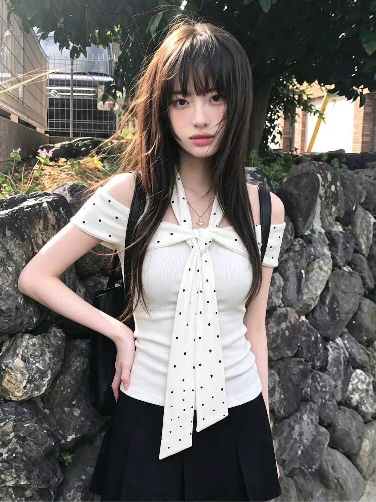 辣妹白色波點掛脖露肩短袖 T 恤女夏季純欲風收腰顯瘦百搭上衣