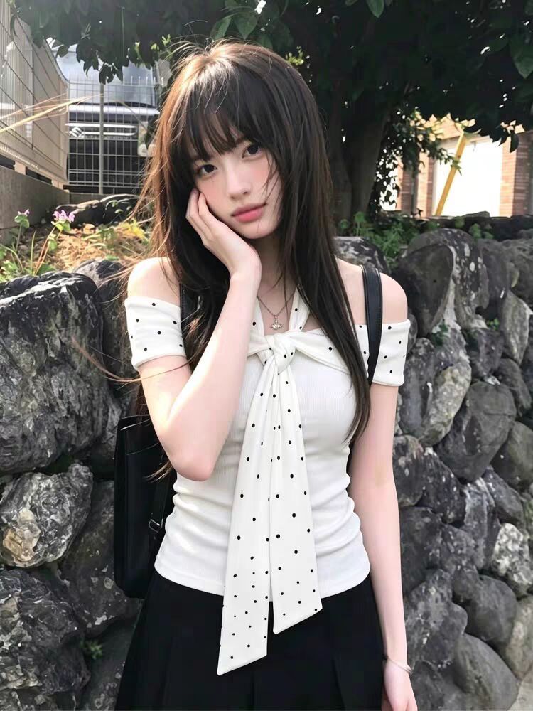 辣妹白色波點掛脖露肩短袖 T 恤女夏季純欲風收腰顯瘦百搭上衣