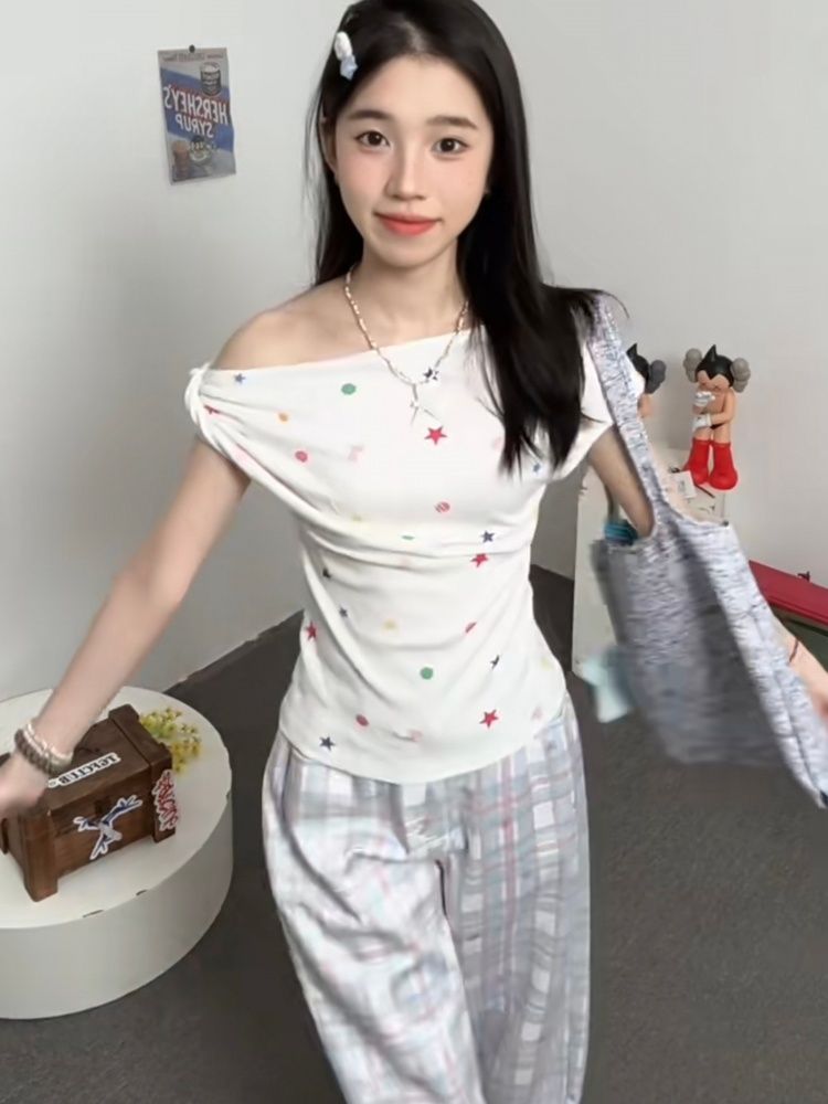 純欲不對稱設計感星星波點斜露肩短袖t恤女夏修身上衣