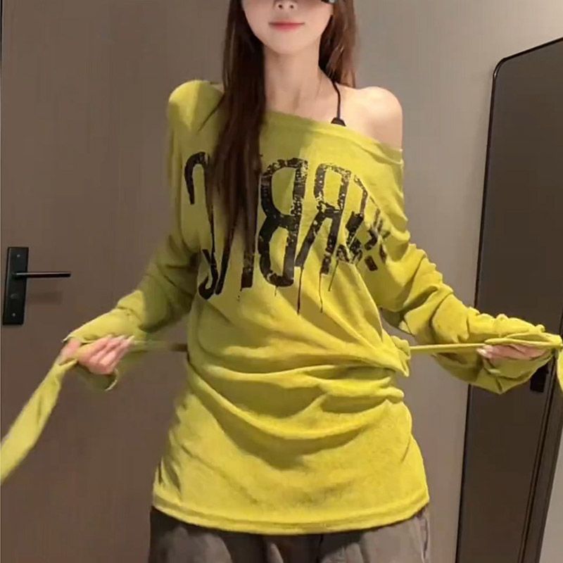 慵懶風26夏季綠字母印花一字肩長袖 T 恤女收腰顯瘦百搭上衣
