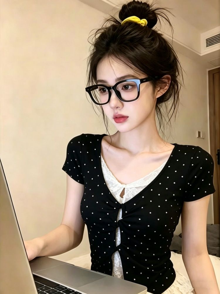 甜辣妹黑色波點假兩件蕾絲拼接短袖t恤女夏修身正肩上衣