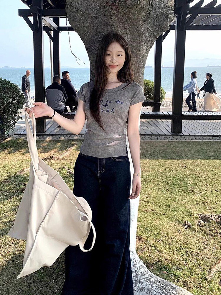 灰色字母印花一字肩短袖針織衫女夏季韓系修身顯瘦百搭短款上衣