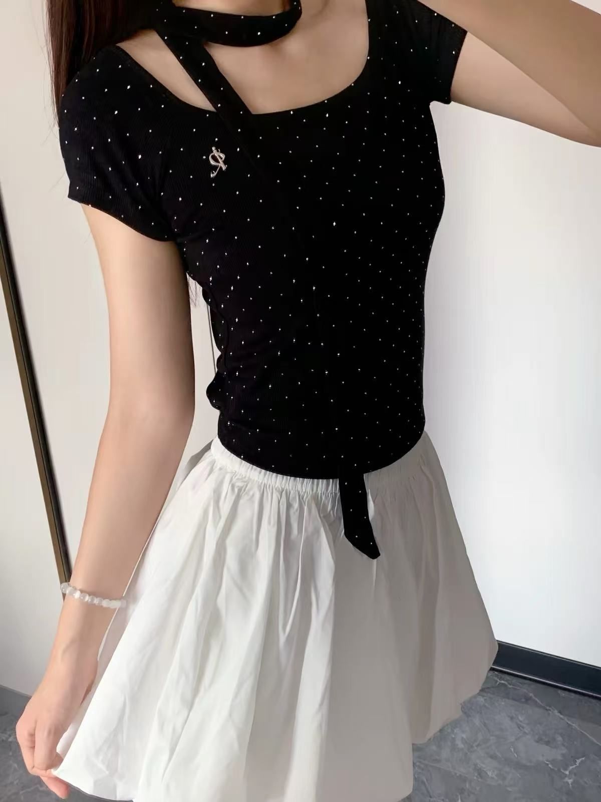 波點掛脖一字肩短袖 T 恤女夏季辣妹風修身顯瘦百搭短款上衣