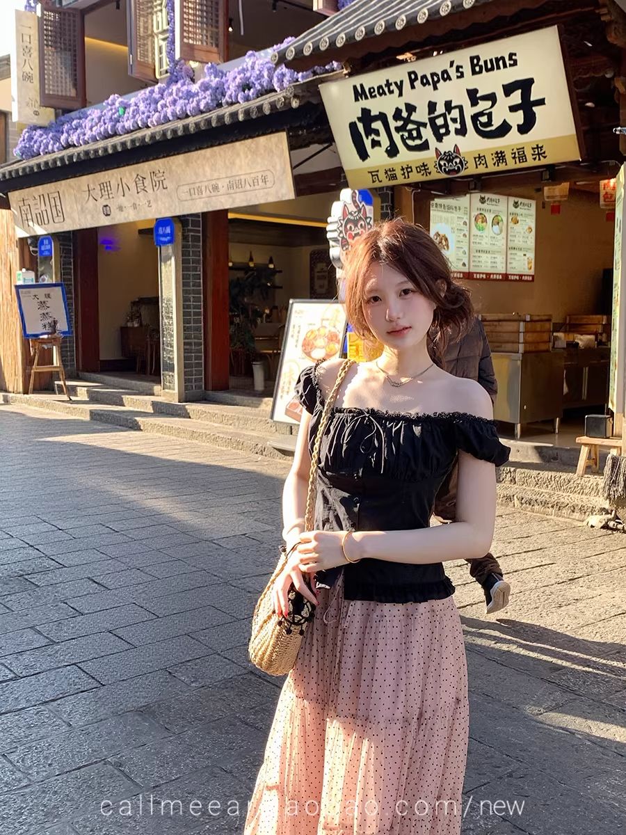 蕾絲拼接木耳邊一字肩襯衫褶皺上衣女夏季露肩小衫襯衫女