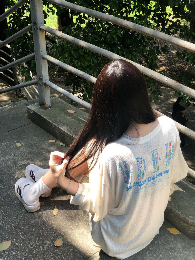 白色彩色花朵印花薄款長袖T恤女夏季韓系休閑風寬松顯瘦防曬上衣