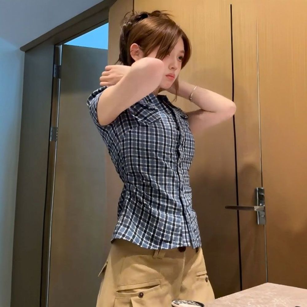 藍色格子短袖襯衫女夏季復古褶皺收腰修身襯衣小眾掐腰上衣