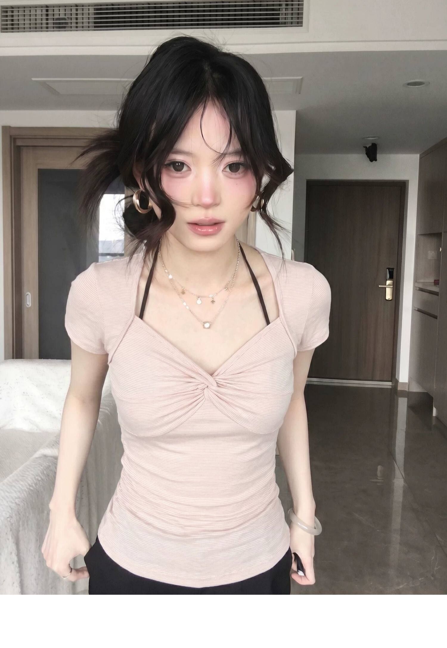 粉色扭結V領假兩件掛脖短袖T恤女夏季純欲風修身顯瘦百搭辣妹上衣