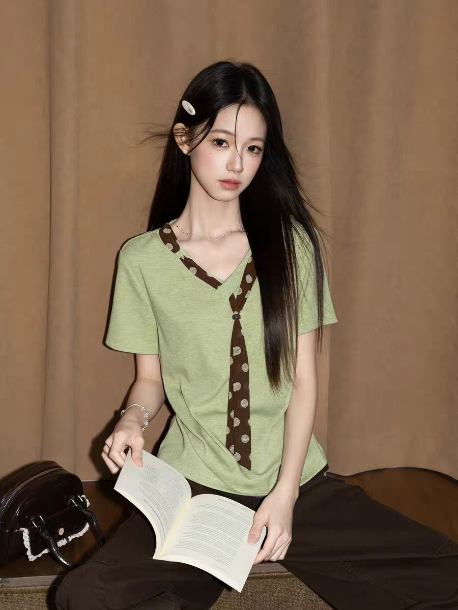 V 領波點絲巾裝飾短袖 T 恤女夏季韓系修身顯瘦百搭氣質上衣