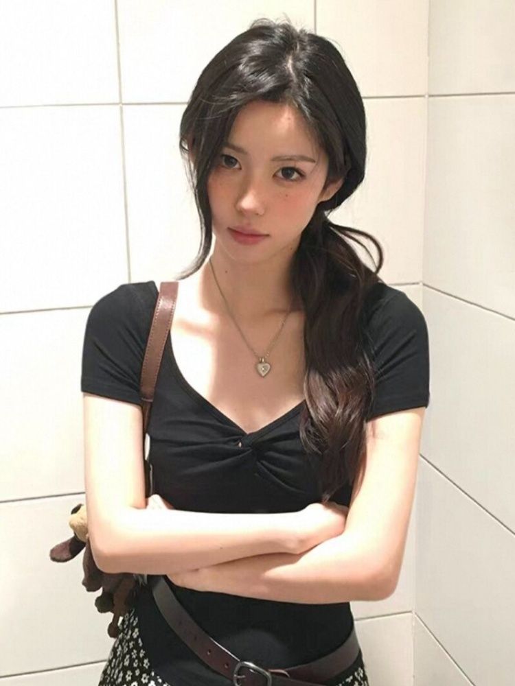 純欲風扭結 V 領短袖 T 恤女夏季修身顯瘦百搭短款辣妹上衣