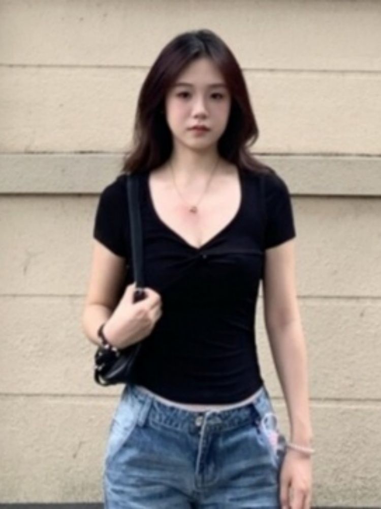 V 領短袖 T 恤女夏季純欲風修身顯瘦百搭短款辣妹上衣