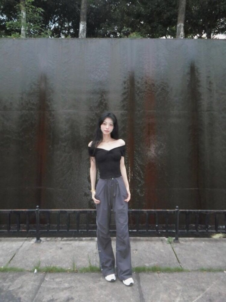 純欲韓系褶皺黑色V領正肩短袖t恤女夏季設計感甜辣妹上衣