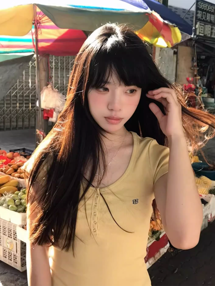 黃色亨利領刺繡短袖 T 恤女夏季修身顯瘦百搭純欲風短款辣妹上衣