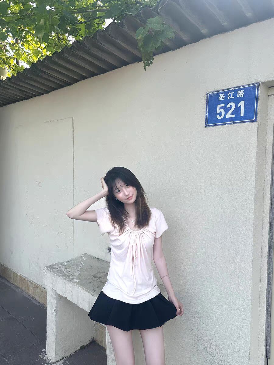 粉色 V 領胸前抽繩小飛袖短袖 T 恤女夏季溫柔風修身百搭短款上衣