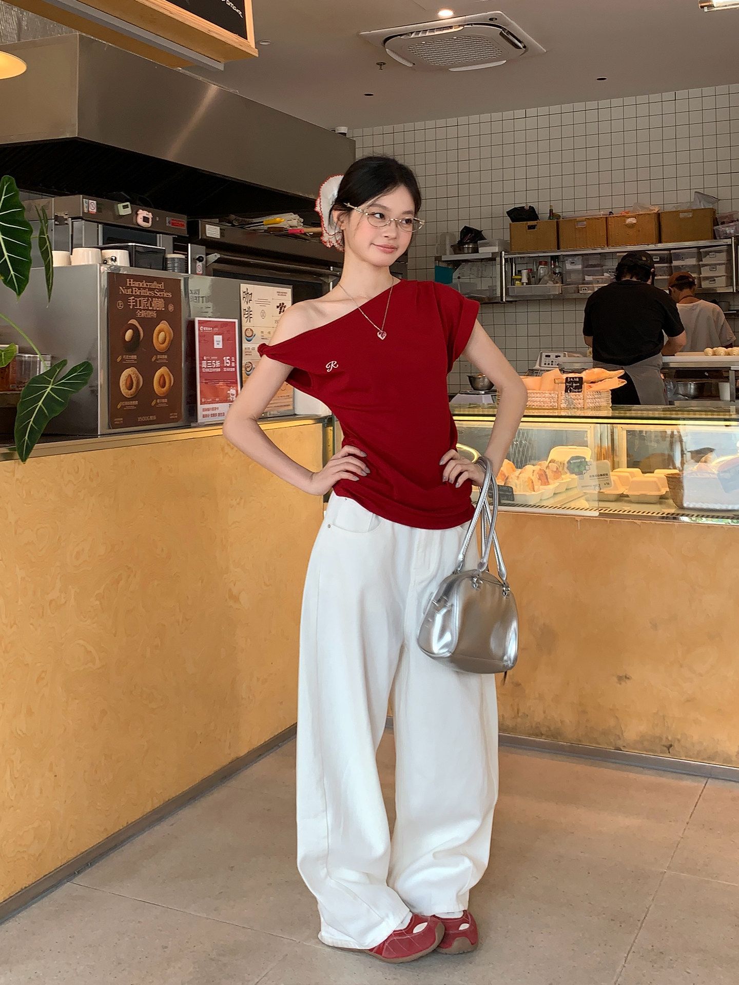 新款辣妹紅色斜肩短袖t恤女修身設計感露肩獨特漂亮上衣