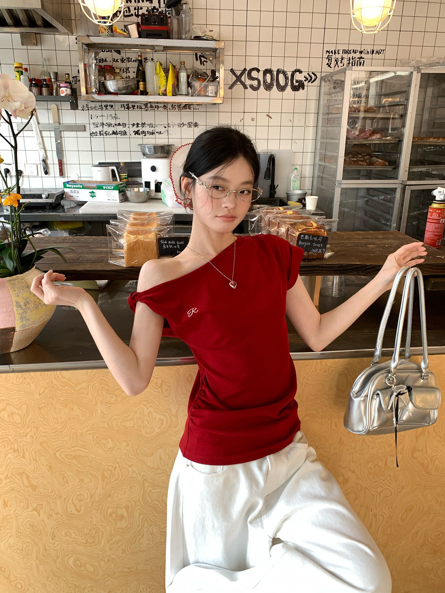 新款辣妹紅色斜肩短袖t恤女修身設計感露肩獨特漂亮上衣