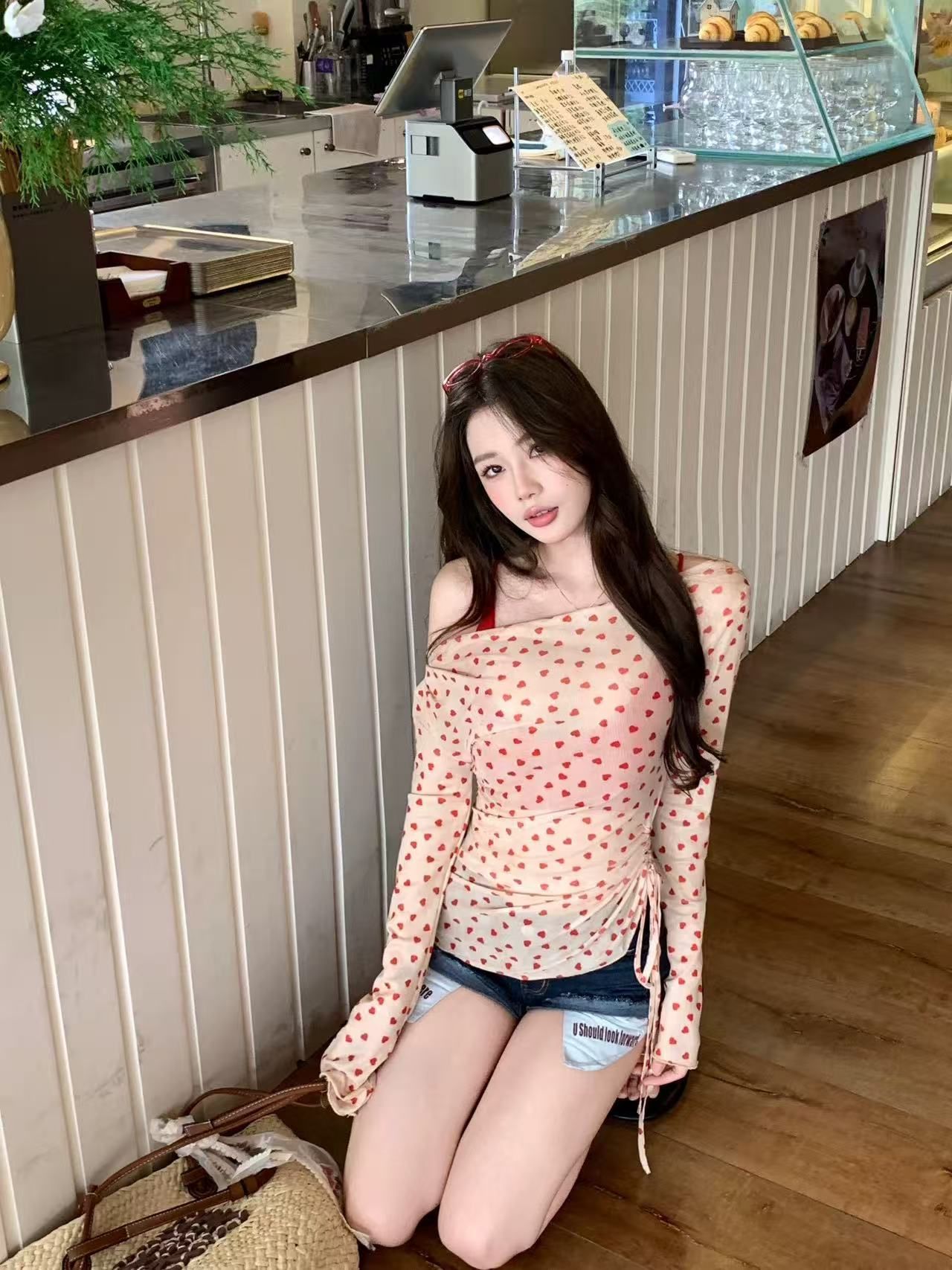 愛心波點吊帶拼接斜肩波點長袖上衣女純欲風褶皺收腰顯瘦打底衫