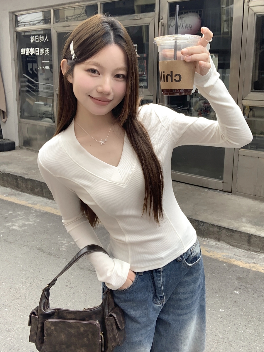 MY17657# 辣妹v领长袖t恤新款高级感修身显瘦气质内搭打底衫上衣女裝...
