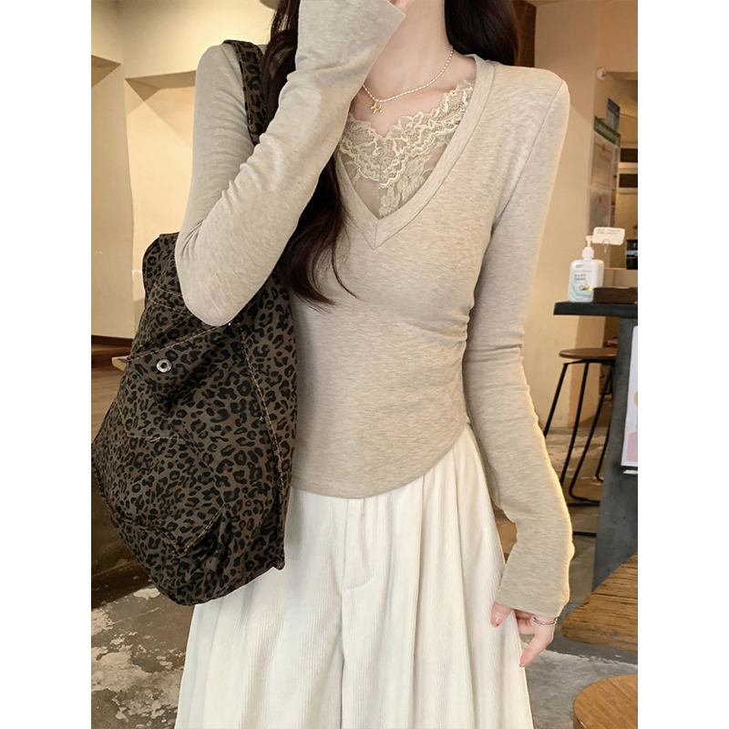 辣妹蕾絲V領磨毛薄絨打底衫女冬季新款褶皺收腰顯瘦內搭絕美上衣