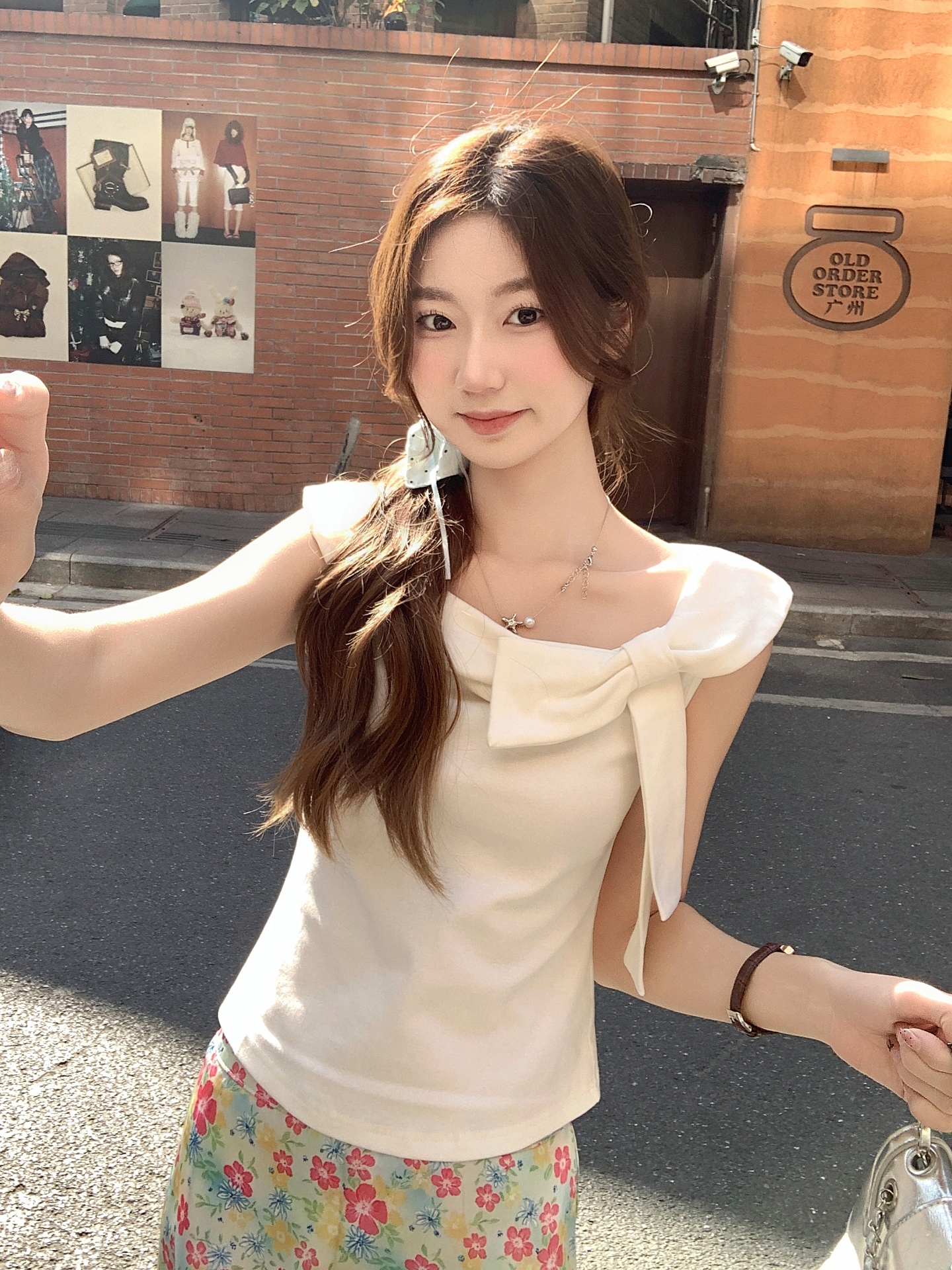 粉色蝴蝶結露肩短袖t恤女2026新款純欲辣妹一字肩獨特絕美小上衣