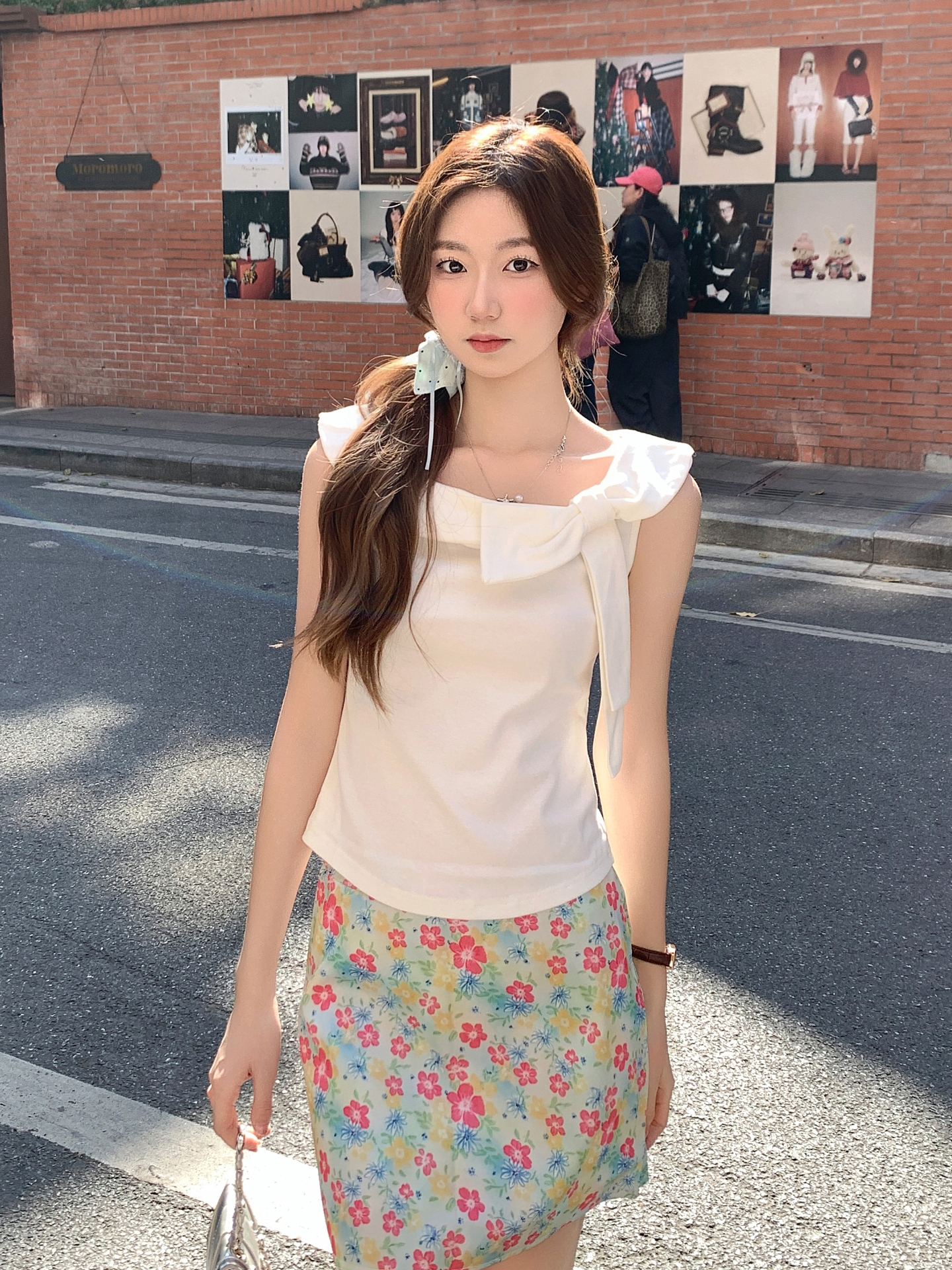 粉色蝴蝶結露肩短袖t恤女2026新款純欲辣妹一字肩獨特絕美小上衣