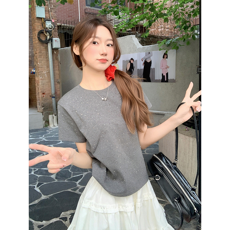 燙鉆圓領正肩白色短袖t恤女2026新款設計感修身顯瘦短款百搭上衣