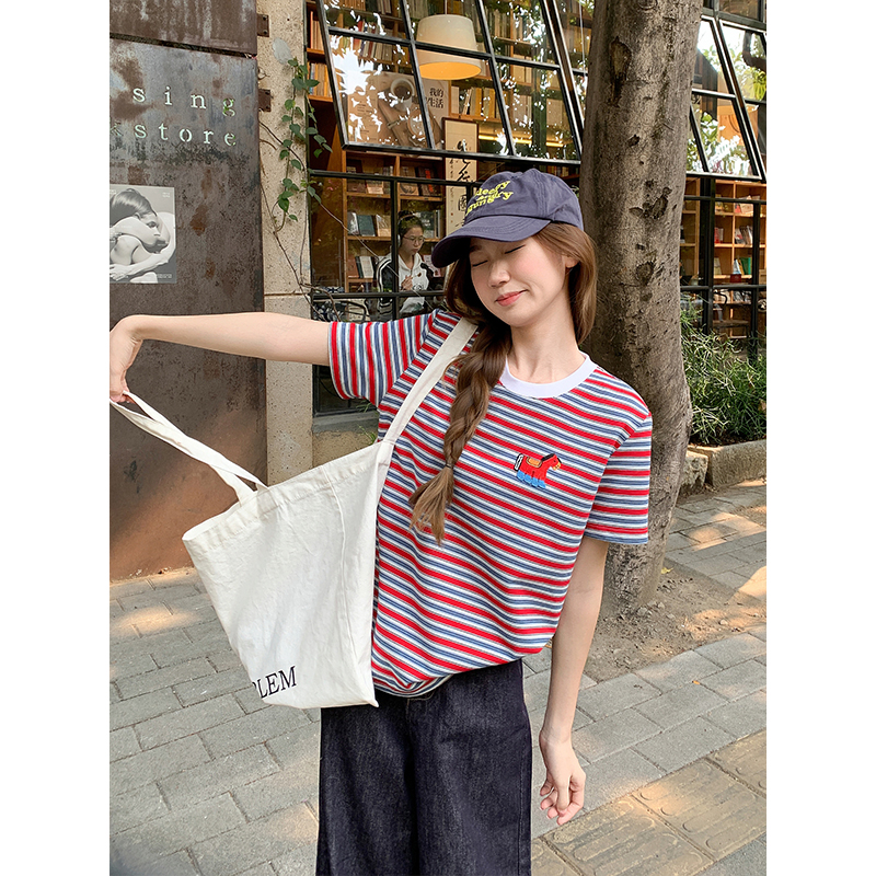 條紋撞色小馬刺繡圓領正肩短袖t恤女2026新款小眾設計感獨特上衣