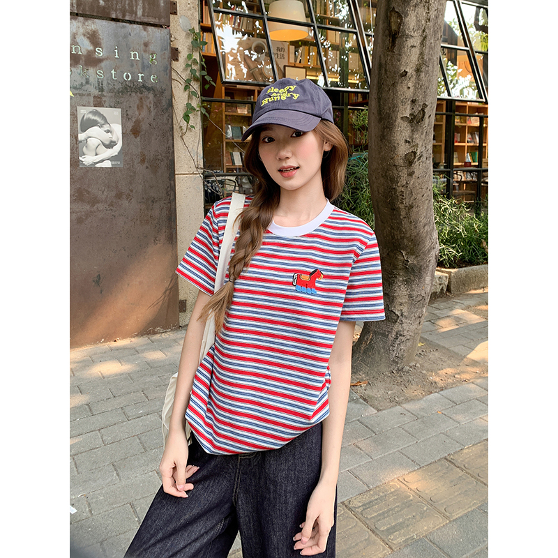 條紋撞色小馬刺繡圓領正肩短袖t恤女2026新款小眾設計感獨特上衣