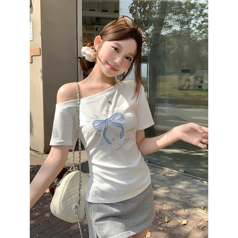 甜美蝴蝶結刺繡斜領短袖t恤衫女2026夏季新款純欲風修身顯瘦上衣