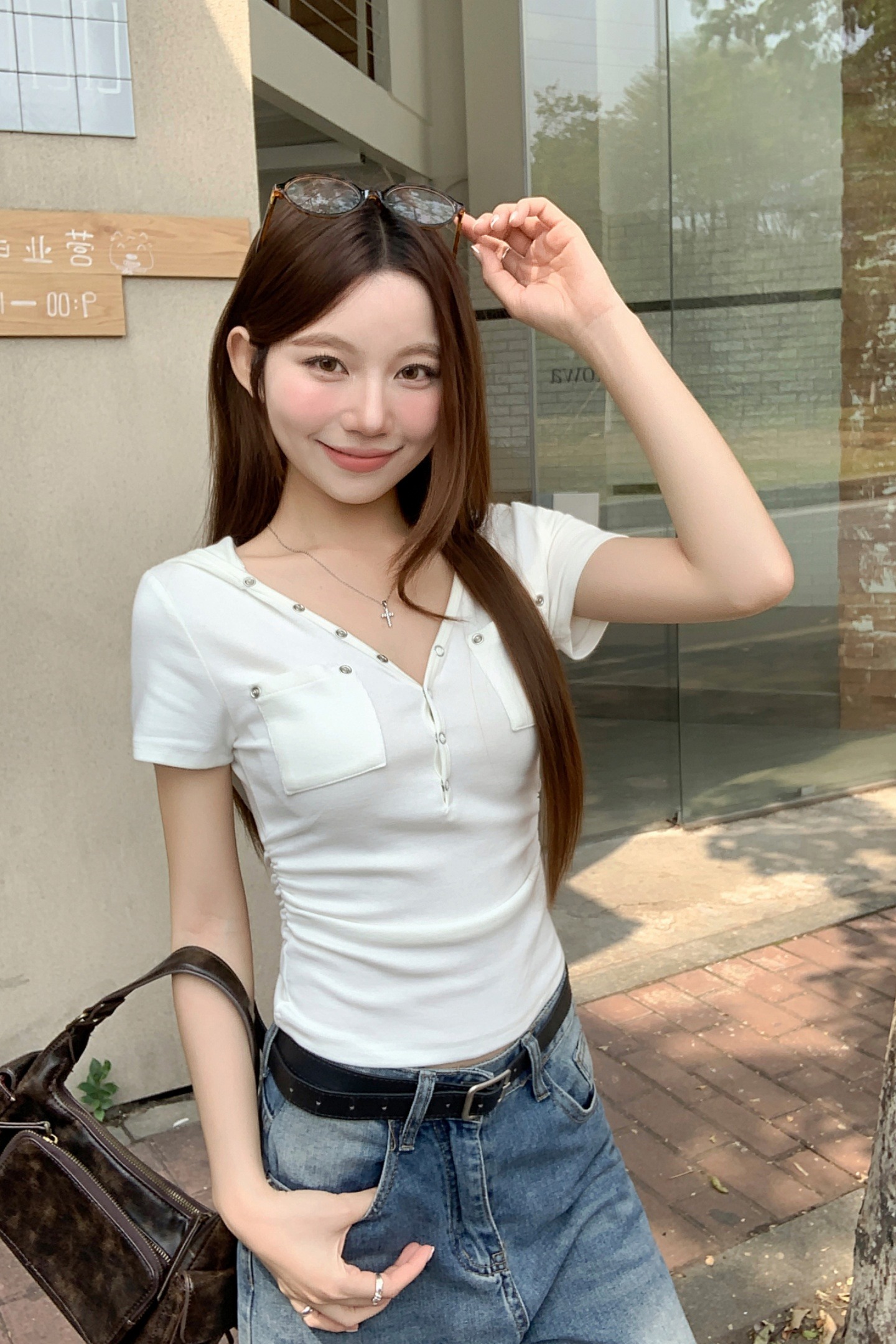 白色連帽V領正肩短袖t恤女2026夏季新款純欲風辣妹修身顯瘦短上衣